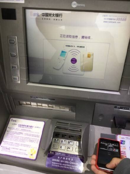 OApple PayA߀дУͨ^ATMֱȡ