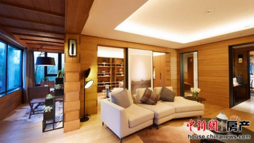 ���˽⣬̴�㸮���̘I����ռ��16481.28ƽ�ף�������e3.1�fƽ�ף�Ӌ������ɼ������Ļ������Ρ����e��һ�w���̘I�օ^���̘IҎ���а����߶˲�����e�ʘ����̈����С��y�б�����ȡ�����֮�⣬�؉K��߀��3000ƽ�׵ĸ߶˕����������������׼s2.1�fƽ�ף�����6888ƽ���׃��@��14785.77ƽ�׵�С�W��Ŀǰ���c��УǢՄ���v��