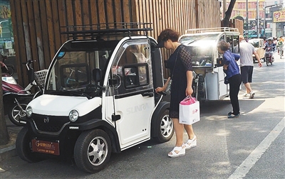 5��18�գ������T(m��n)�������̈�(ch��ng)������һ��Ůʿ����耳�ȥ�_(k��i)���������܇(ch��)����