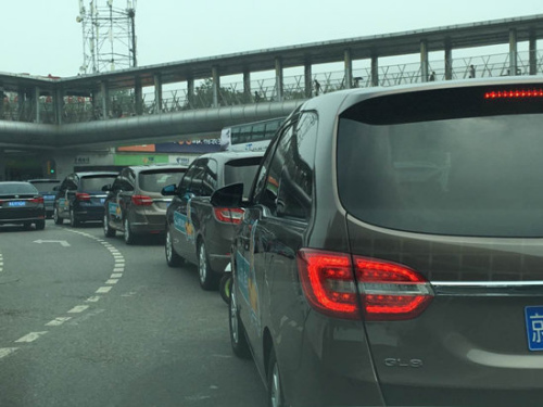 ���⣬ȥ�ă��W��܇߀�_չ�˺�����܇�����������{����ƽ�_��������܇�Ѹ��wȫ��89�����У�ƽ�_����������36�������������{�I�ո��w173�����ң�4500�������У����cHertz,Enterprise��ȫ��12��������܇��˾�Ͷ�҇��H���{ƽ�_�M���˘I�պ�����