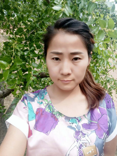 ��Ƭ�е���Ů�����w�ɼt��һλ�������L���R�h�����ˣ�������80��һ�ӣ��w�ɼtҲ���^������Jʎ��������^�ڶ��������ķ��b�����^�����_ʼ�Q�����l�ɼң��������ܿ��څ��ƽ�������������^ƽ����������������ڼ҄��I���뷨�����ɣ�2015��׼����ի@�Ď��f��t�������˜��N���挦�˷N�������w�ɼt�뵽�����û��W�ķ�ʽ����Q�Լ������Ҳ����N·�ļt����