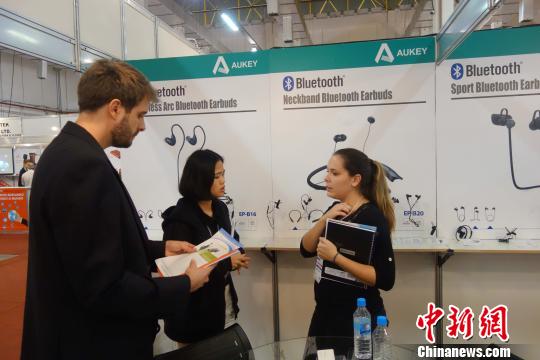 �D�飺����͑��Ї�һ��ͶӰ�֙C���dȤ�� Ī���� �z