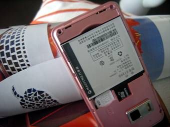 萬事通搶先推出國產首款千萬像素手機