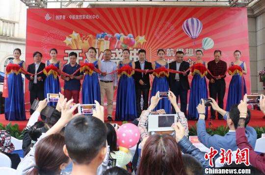 頒獎。 鄭曉光 攝